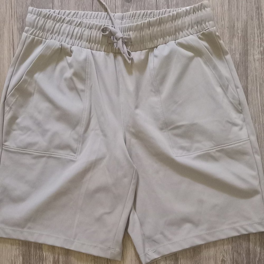 **FINAL SALE** NWT Active Short (S)
